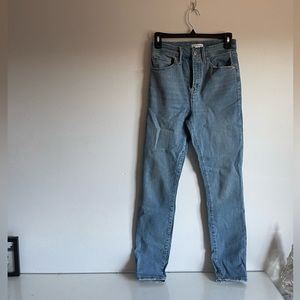 Women’s good American light wash leans. Size 4 (27)